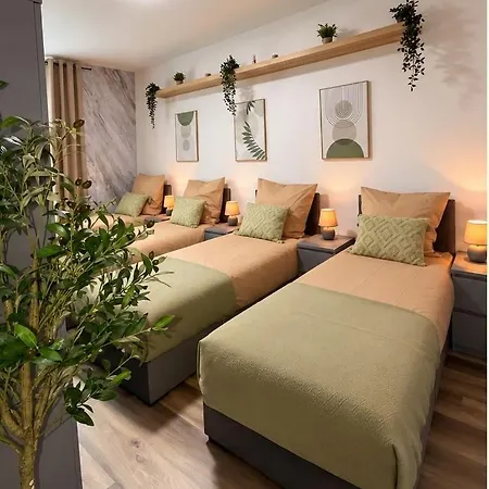 Apartment Stylish Perfect For Groups And Families
